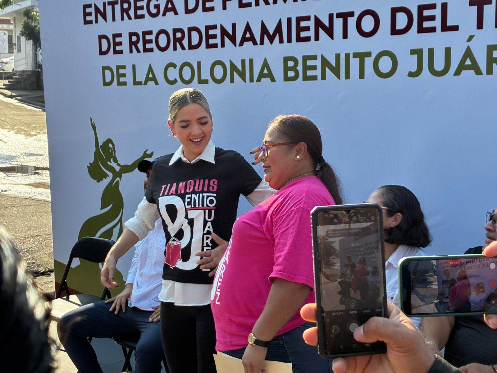 Entregan permisos a comerciantes del tianguis de la Benito Juárez en Mazatlán