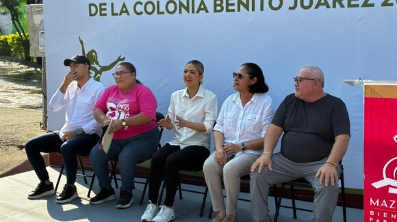 Entregan 128 permisos a comerciantes del tianguis de la Benito Juárez en Mazatlán, Sinaloa