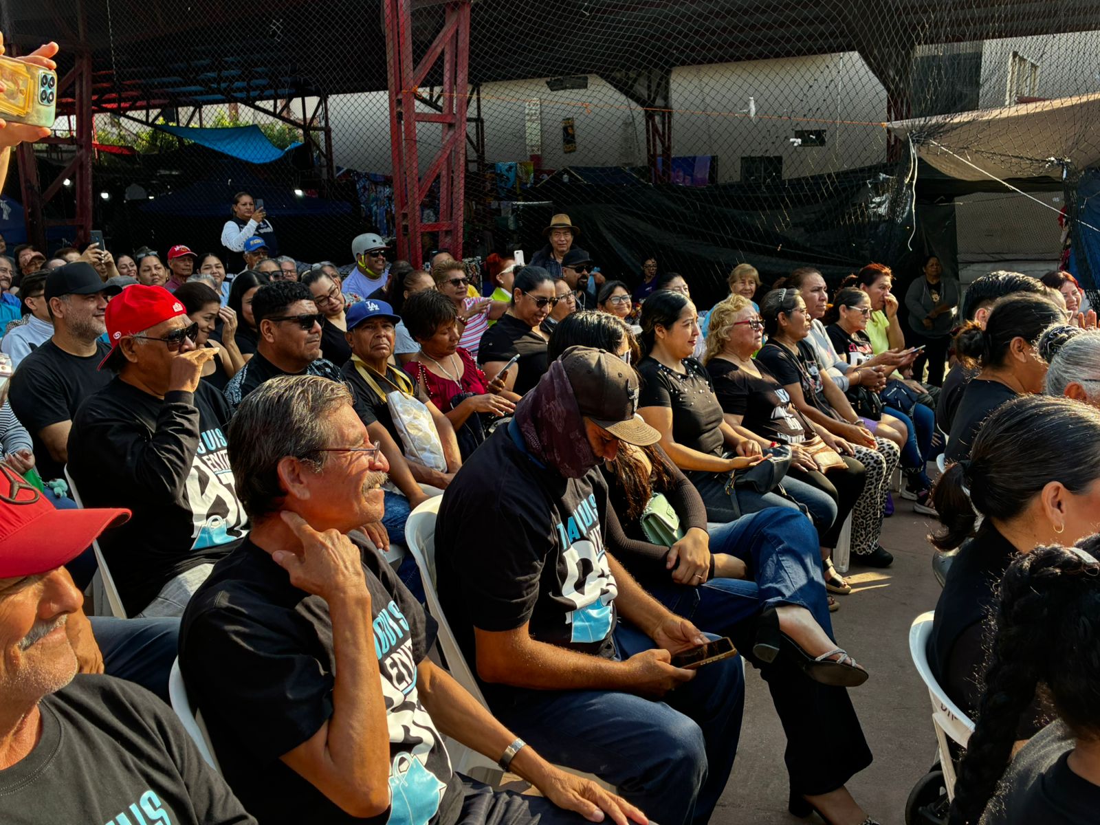 Entregan permisos a comerciantes del tianguis de la Benito Juárez en Mazatlán