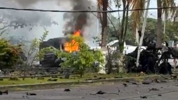 Explota coche bomba en Coahuayana, Michoacán, dejando al menos un fallecido; autoridades investigan