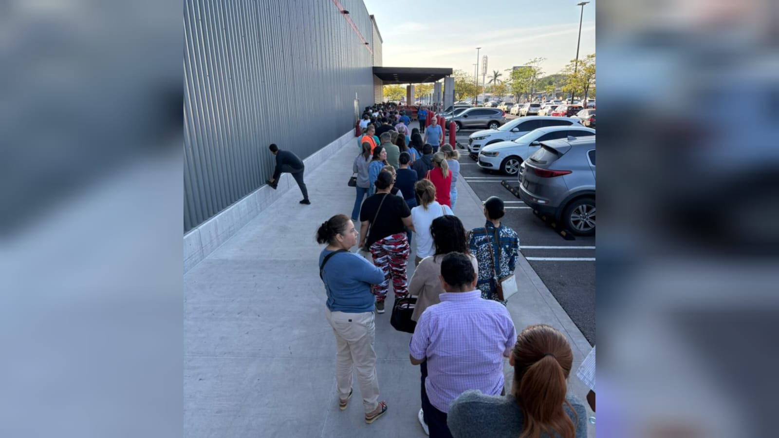 Filas kilométricas en Costco Culiacán