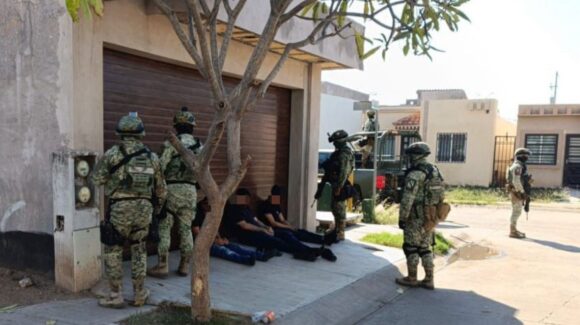 Frustran robo a casa habitación en Stanza Torralba en Culiacán; hay tres detenidos