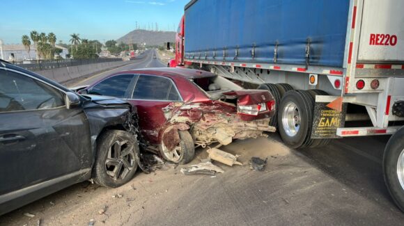 Accidente múltiple deja 7 lesionados en el puente a desnivel de la México 15 en Los Mochis, Sinaloa
