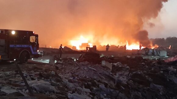Está fuerte el incendio del basurón Piggy Back, ya evacuamos a los trabajadores y estamos sofocando las llamas: PC