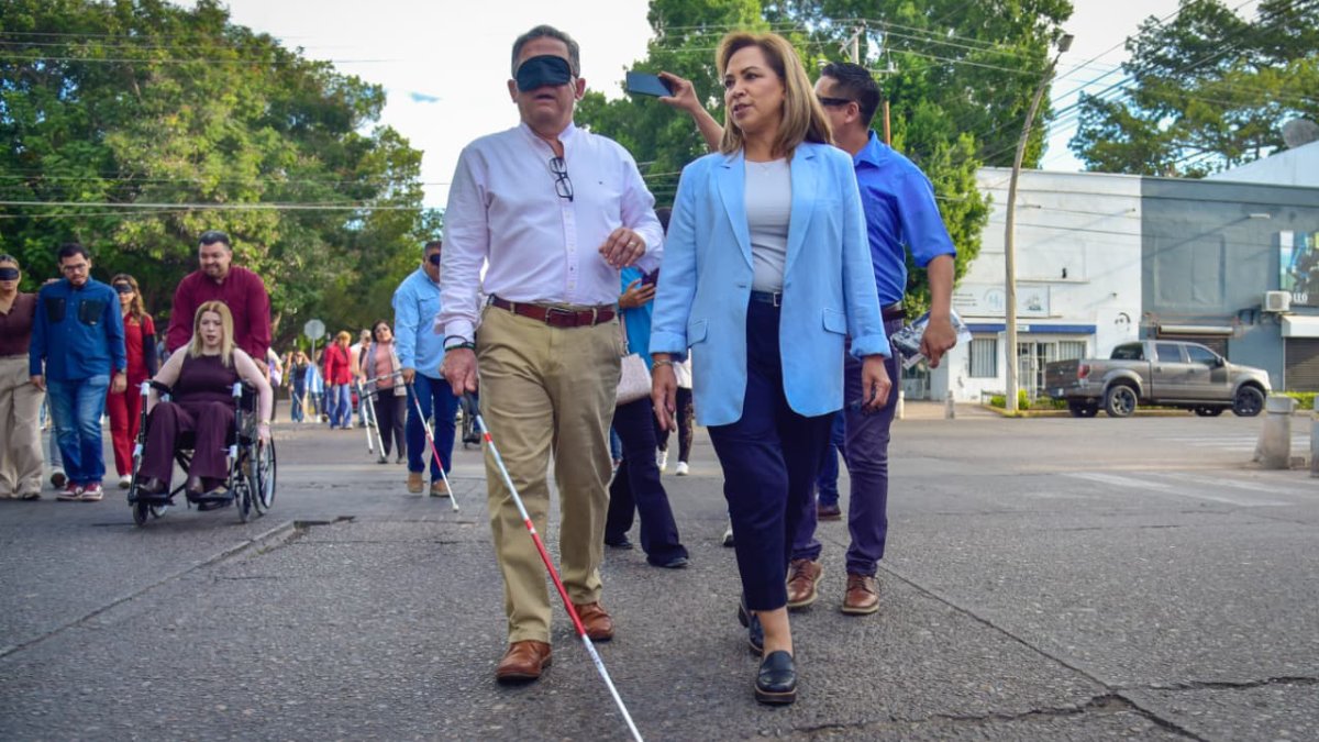 funcionarios del ayuntamiento recorren las calles de los mochis sinaloa