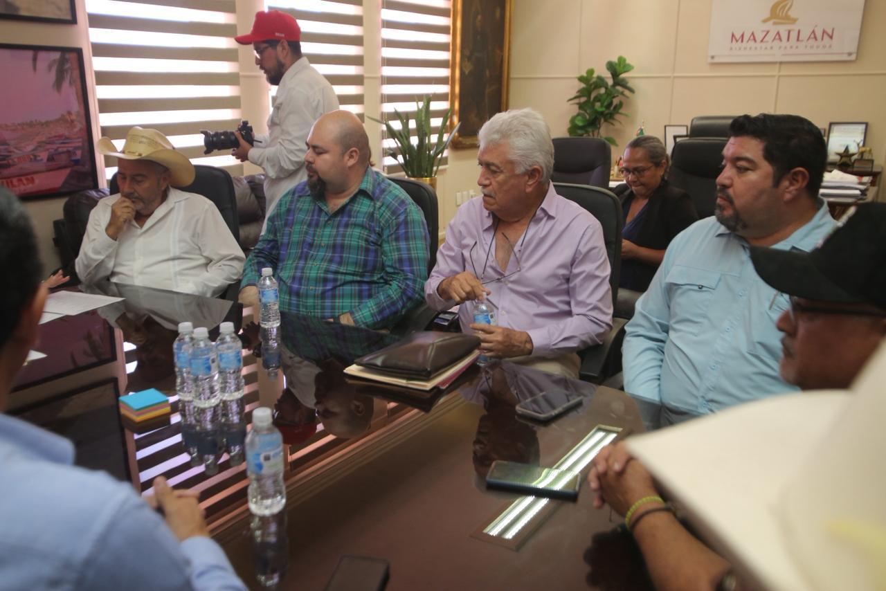 Ganaderos de Mazatlán recibirán apoyos para la compra de sementales