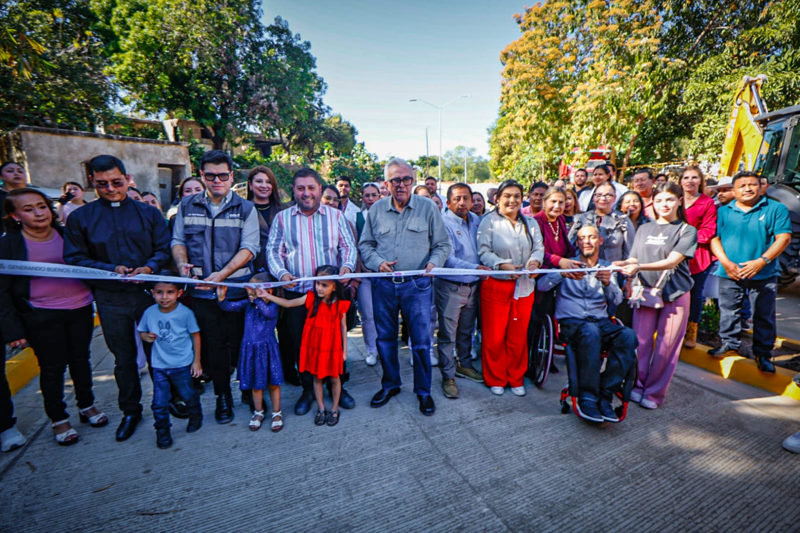 Entregan Rocha y José Paz López pavimentaciones y alumbrado público en Badiraguato