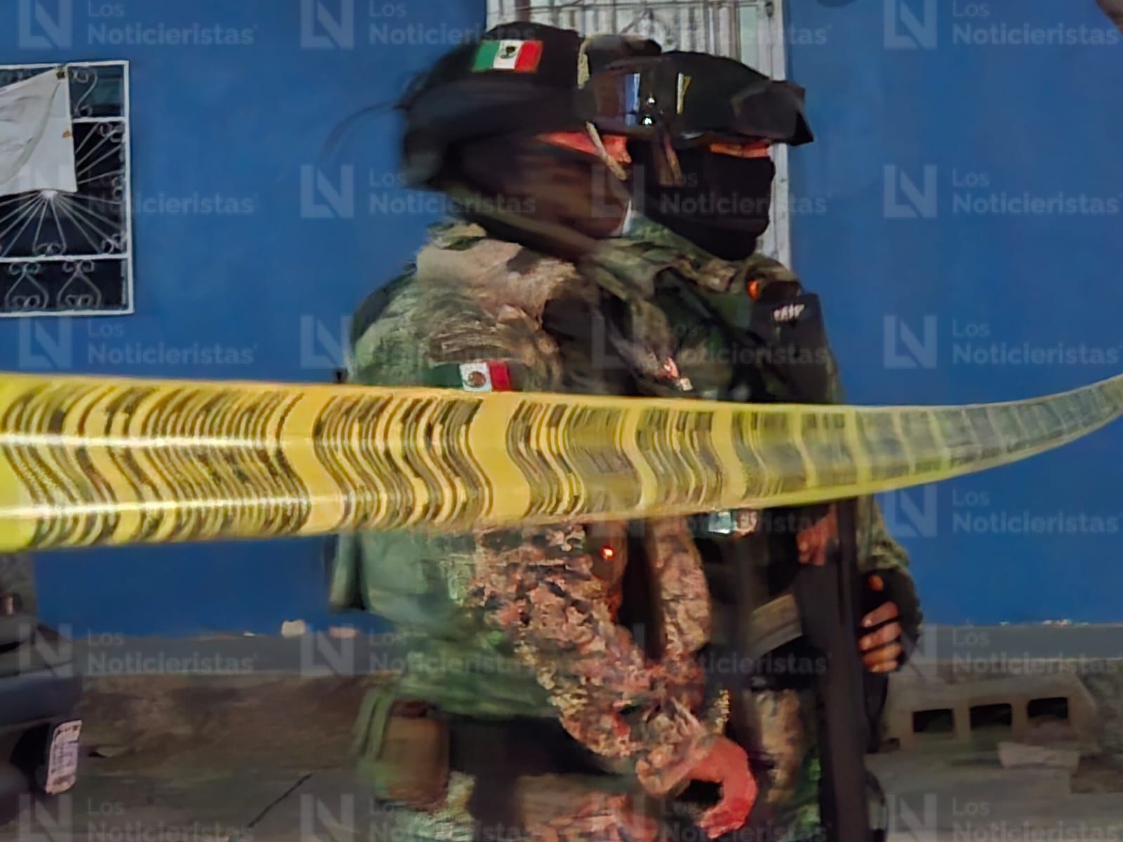 Militares cuidan el lugar donde un hombre fue baleado en Culiacán
