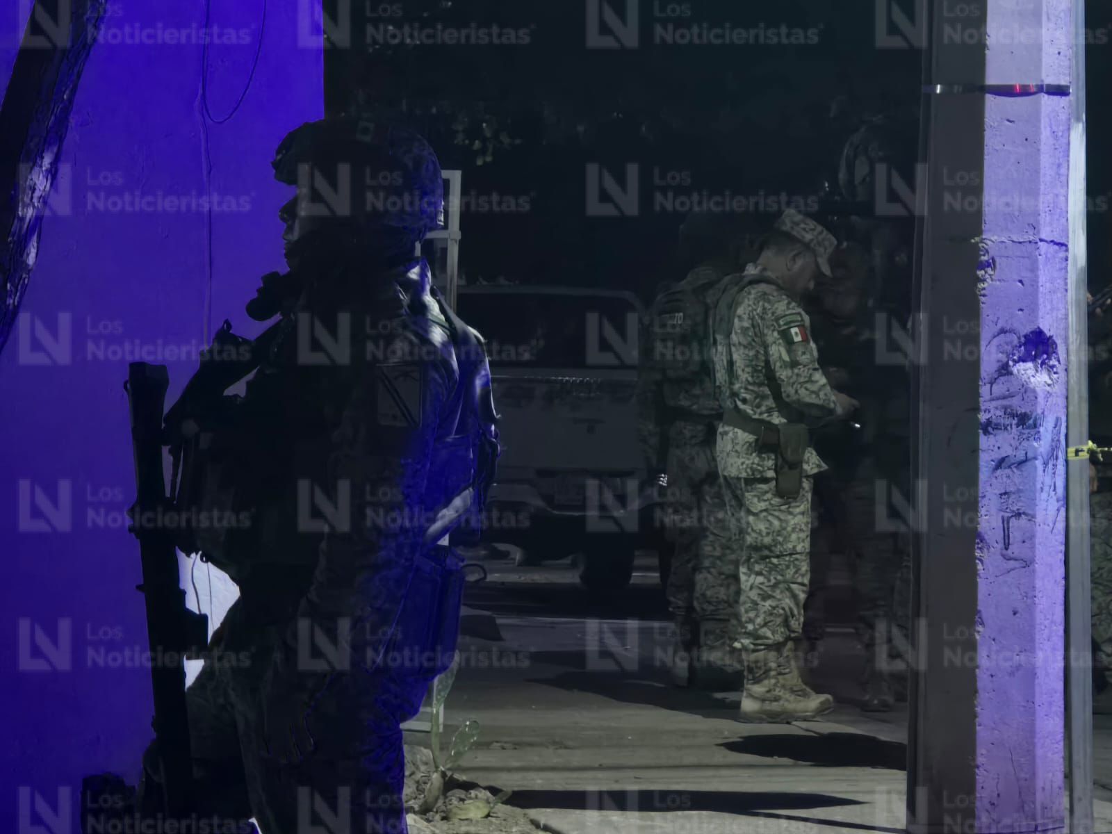 Militares cuidan el lugar donde un hombre fue baleado en Culiacán