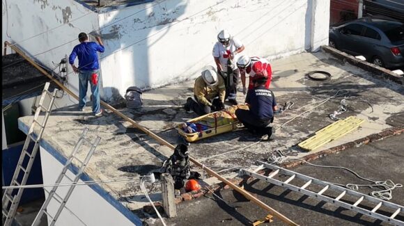 Hombre sufre descarga eléctrica mientras realizaba mantenimiento en congeladora en Mazatlán, Sinaloa