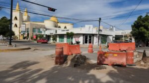 Hundimiento el de la Cuahutémoc y Madero, en Guasave