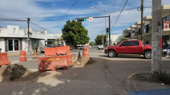 ¡Ya quedó reparado! No era socavón sino hundimiento el de la Cuahutémoc y Madero, en Guasave, Sinaloa