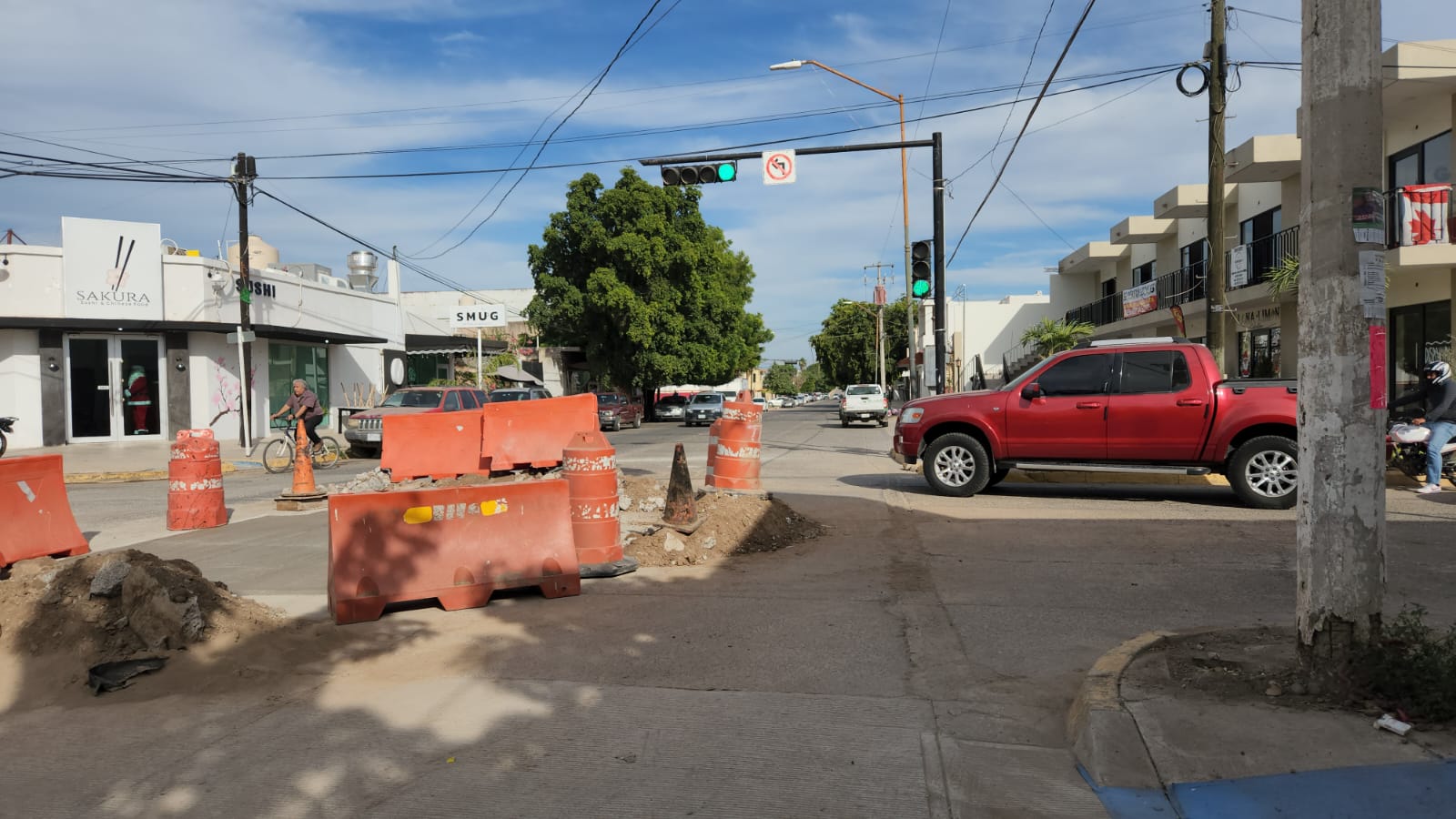 Hundimiento el de la Cuahutémoc y Madero, en Guasave