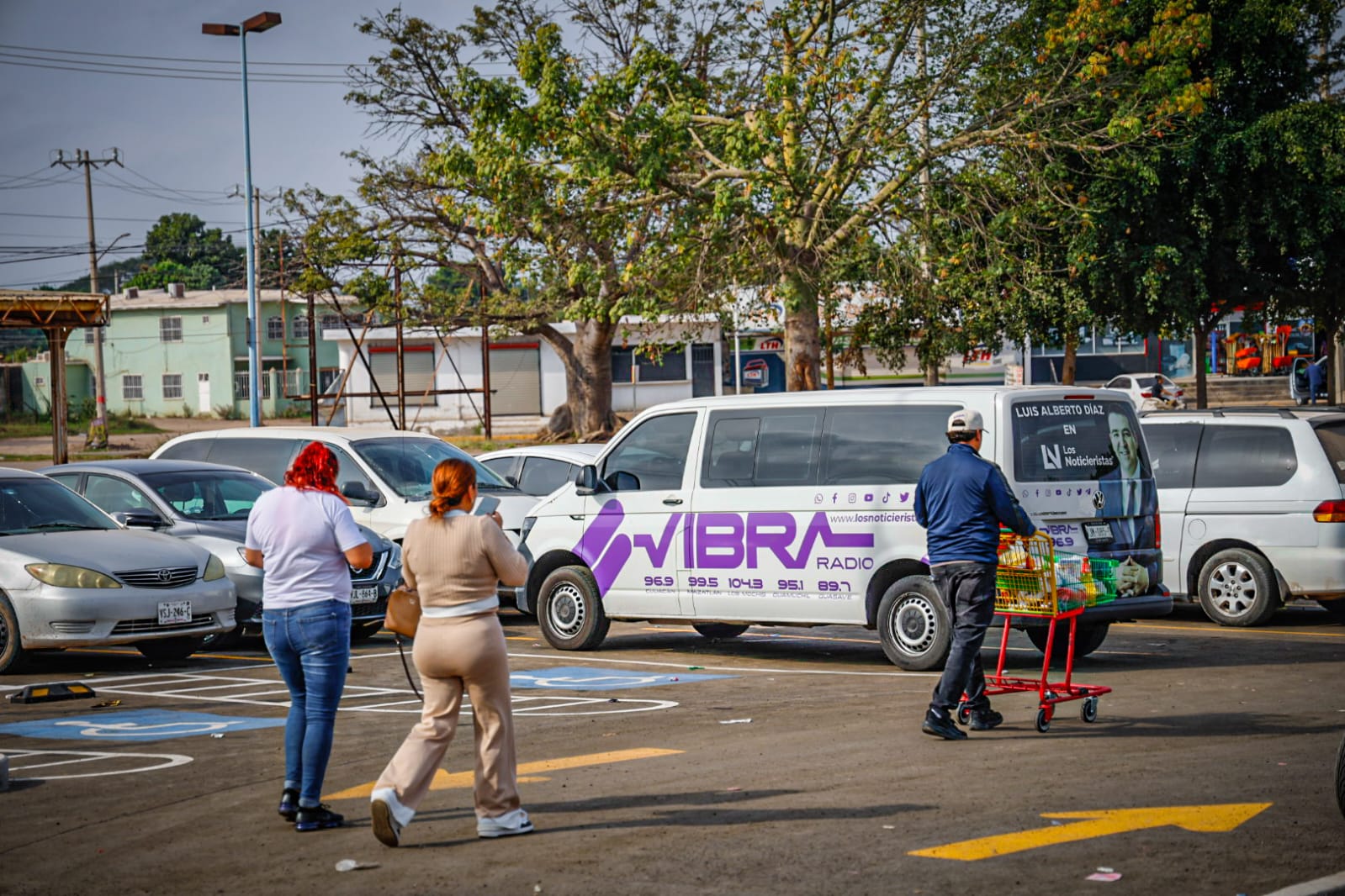 inauguran bodega aurrera en eldorado
