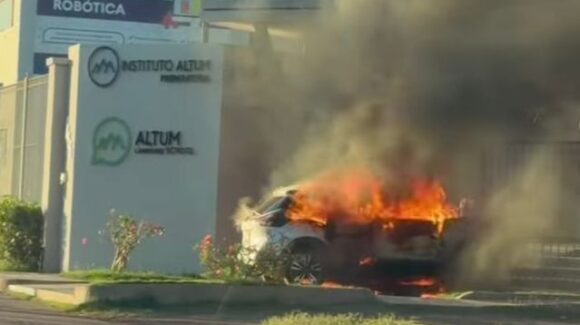 “Son hechos ajenos”: Grupo Altum habla sobre auto incendiado a las afueras de colegio en Culiacán, Sinaloa