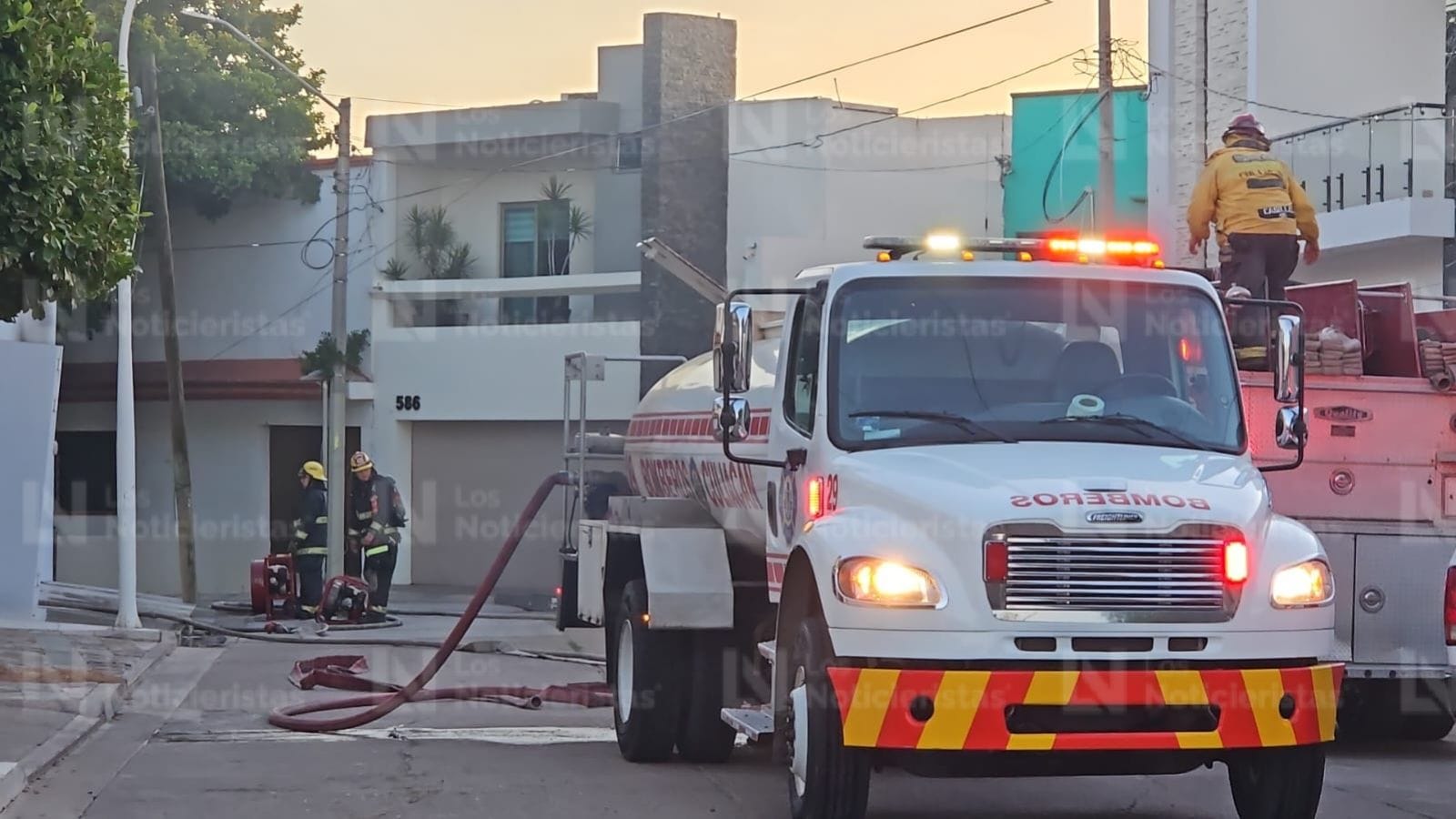 incendian una casa en la colonia chapultepec de culiacan