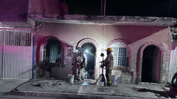 Incendio en vivienda de la colonia Morelos de Mazatlán, Sinaloa moviliza a bomberos en Navidad