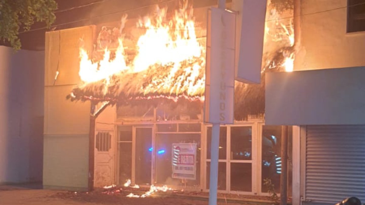 incendio consume local comercial en la colonia ipia en guasave