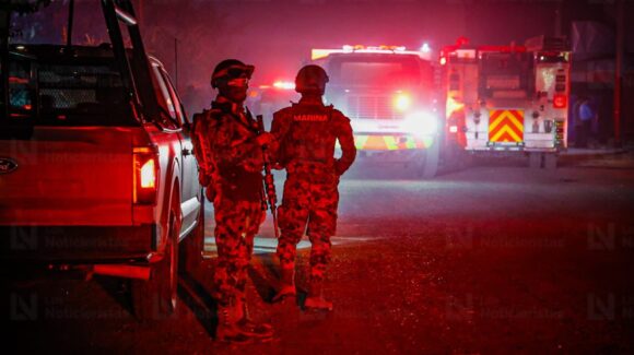 Incendio en bodega moviliza a cuerpos de emergencia en el sector Feria Ganadera de Culiacán, Sinaloa
