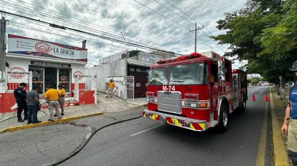 Dos incendios, cero lesionados: la rápida respuesta de bomberos evita tragedias en Mazatlán, Sinaloa, este jueves