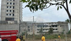 Incendio en hotel abandonado de Mazatlán deja cuatro detenidos
