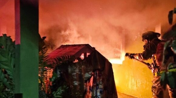Incendio de vivienda en el ejido El Venadillo moviliza a cuerpos de emergencia en Mazatlán, Sinaloa