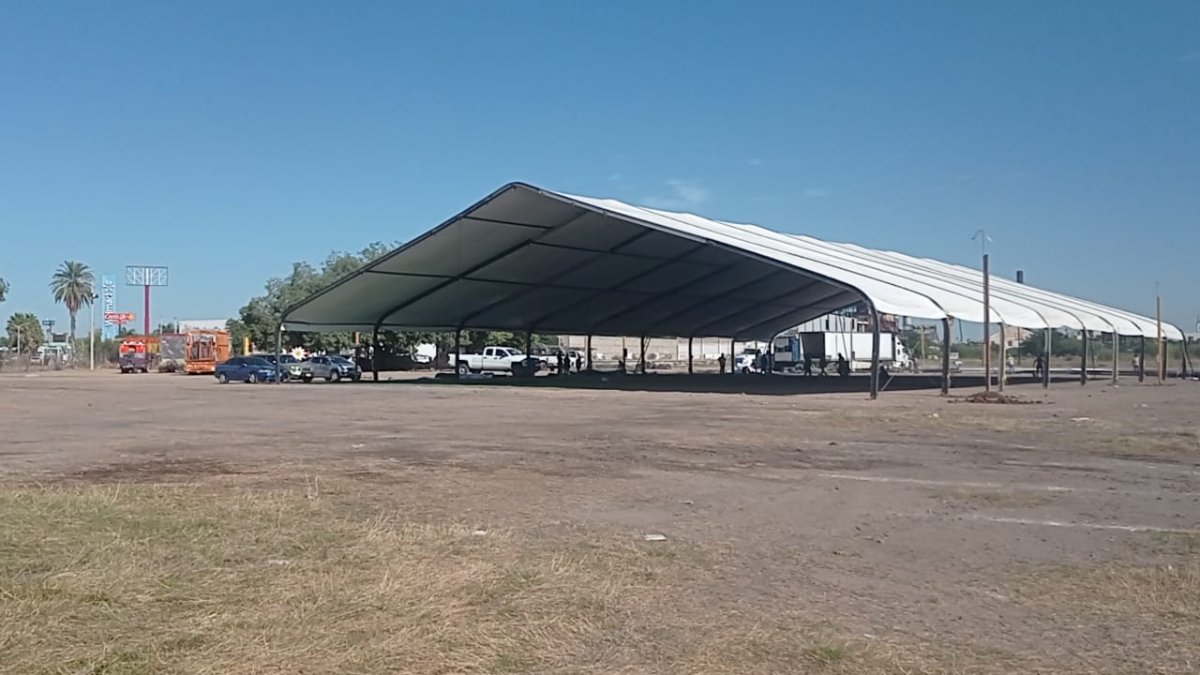 instalacion de la verbena navidena en los mochis