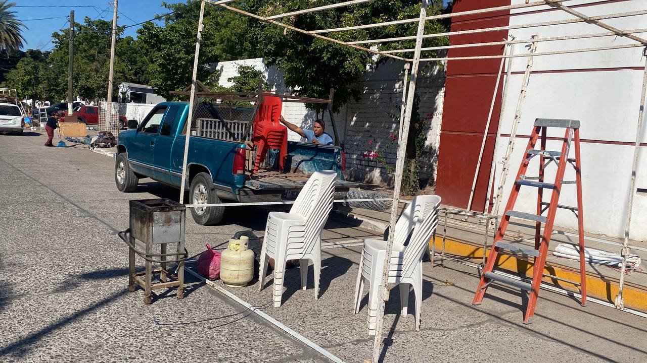 Comerciantes inician con la instalación de la Verbena en Guasave, Sin.