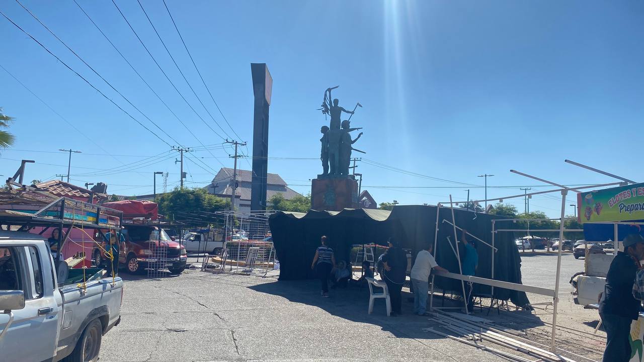 Comerciantes inician con la instalación de la Verbena en Guasave, Sin.