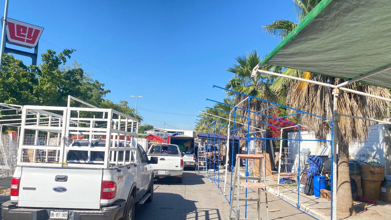 Comerciantes inician con la instalación de la Verbena en Guasave, Sin.