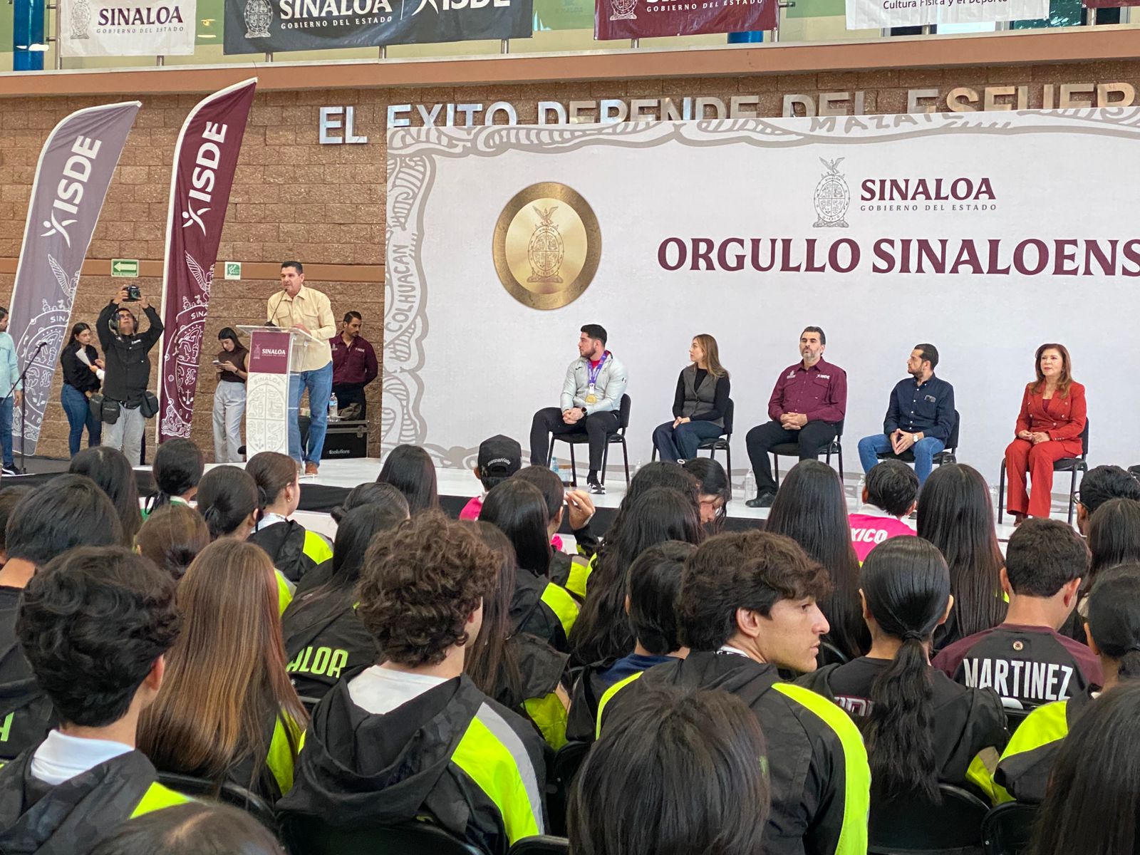 ISDE entrega estímulos económicos a medallistas