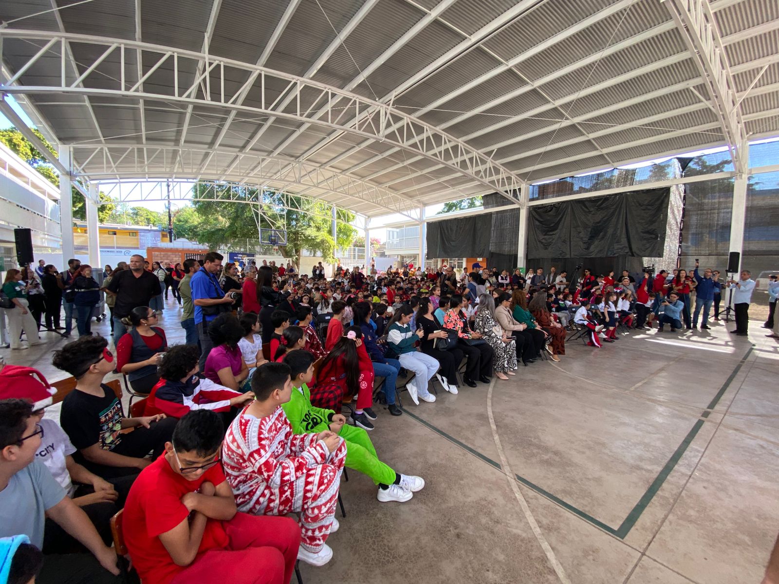 Entrega Rocha techumbre y barda perimetral en la primaria Gral. Álvaro Obregón, en Culiacán, Sinaloa