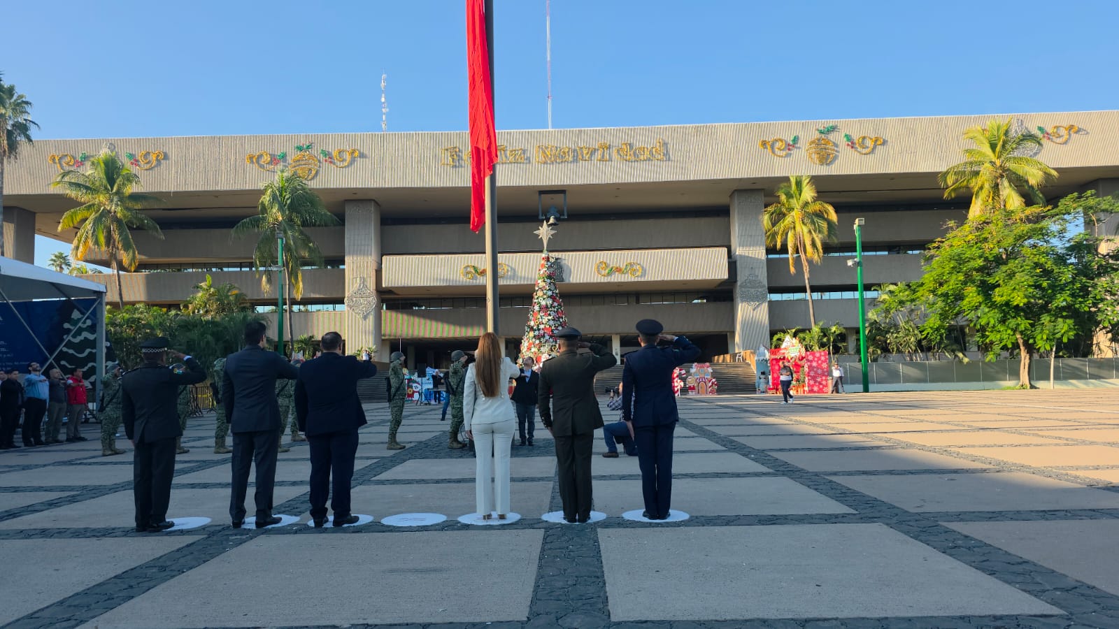 ceremonia de izamiento de bandera en honor al 210 Aniversario de la Muerte de José María Morelos y Pavón, y el 161 Aniversario de la Batalla de San Pedro, en la Plaza Cívica de Palacio de Gobierno.