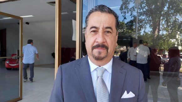Reconocen a Omar Zepeda como Guamuchilense Distinguido 2026 por su trayectoria artística y educativa