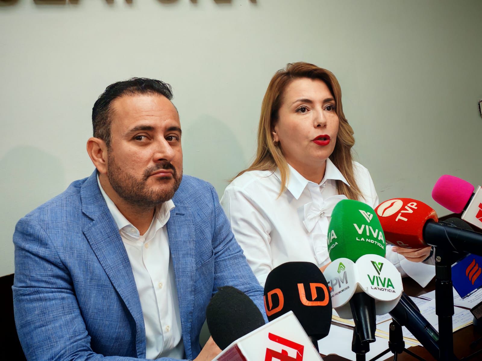 Jorge flores y Roxana rubio