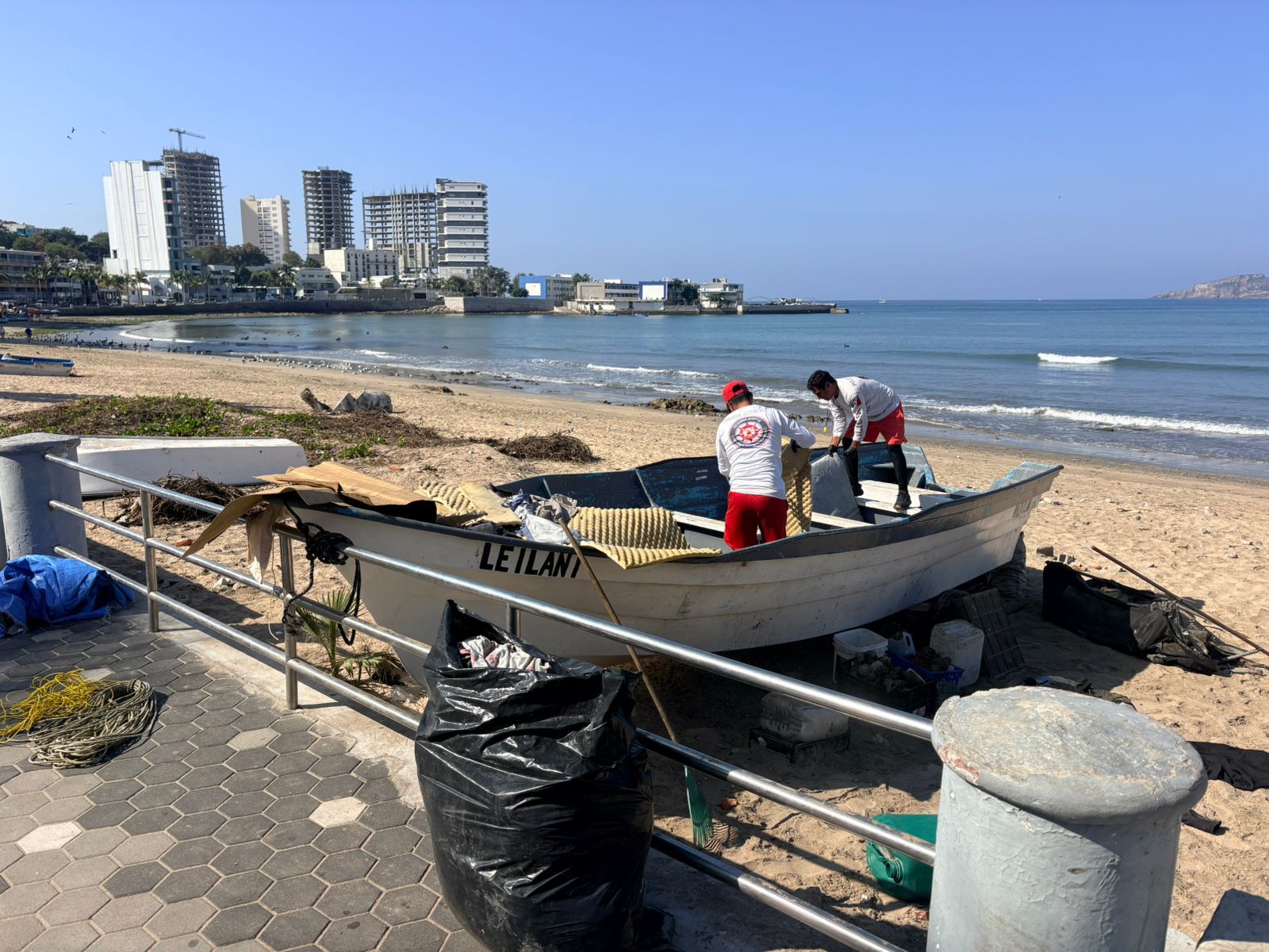 Realizan jornada de limpieza en Playa Norte, en Mazatlán