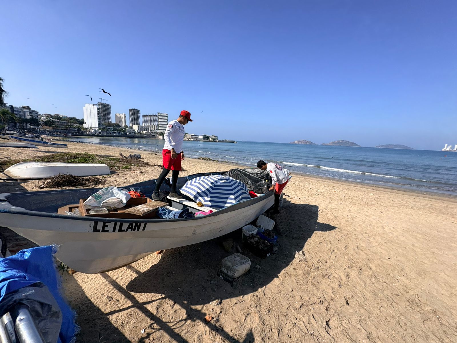 Realizan jornada de limpieza en Playa Norte, en Mazatlán