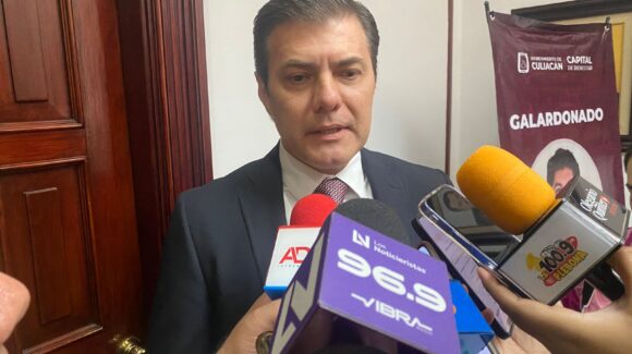 Con entrega de permisos para ambulantes Ayuntamiento ha buscado incentivar la economía en Culiacán: Secretario