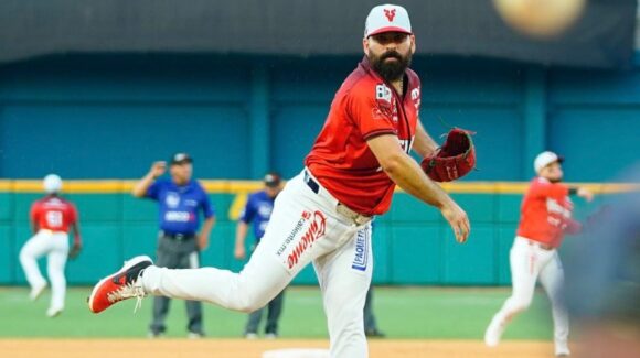 José Urquidy llegaría a la Liga Dominicana luego de lanzar para Mazatlán