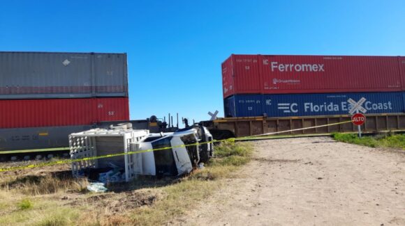 Intentó ganarle el paso: Conductor muere arrollado por el tren en San Marcial en Guasave, Sinaloa