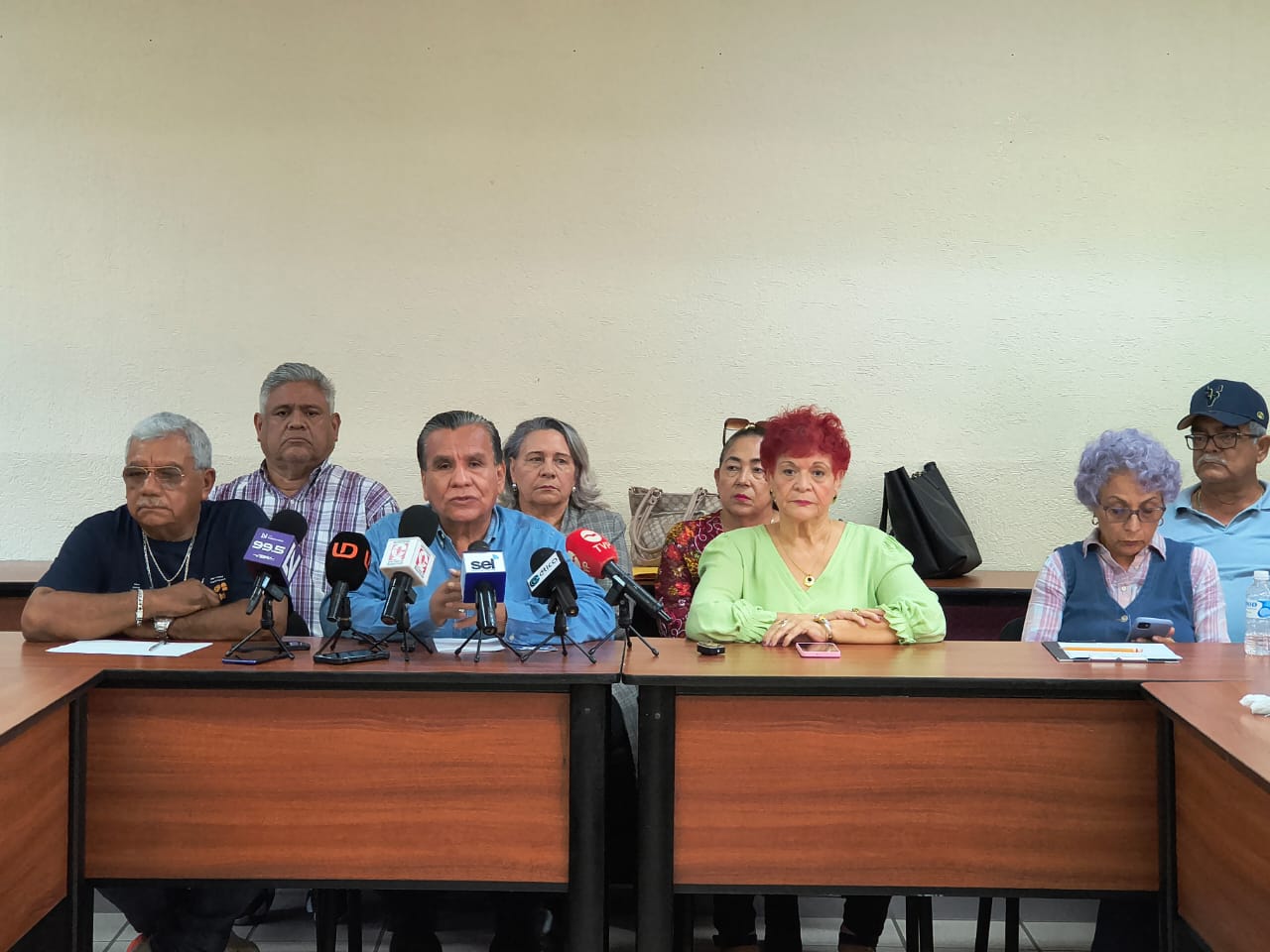 Jubilados de la UAS respaldan gestiones para que aguinaldo se cubra a tiempo