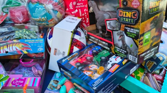 Luchadores y creadores de contenido se unen en Mazatlán con “Jugando x un juguete”