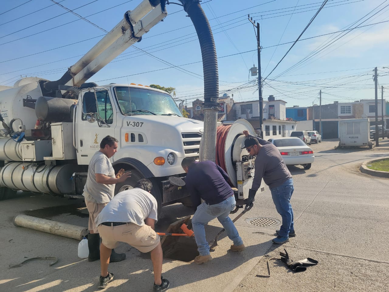 Despliega Jumapam operativo nocturno para localizar fuga de agua