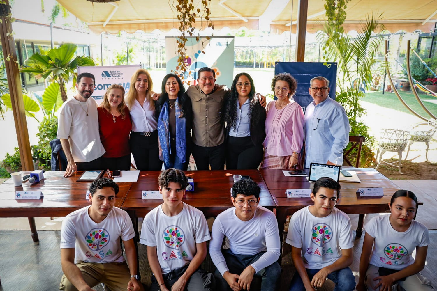 junta de asistencia privada apoya a jovenes estudiantes