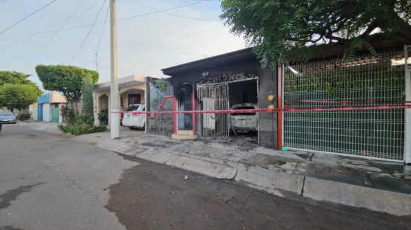 La despojaron a mano armada en Santa Fe de Culiacán, Sinaloa para vandalizar un domicilio