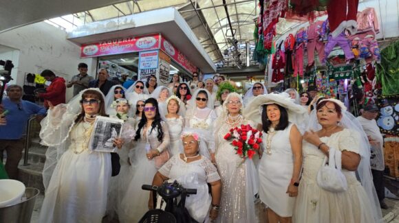 Las Novias de Culiacán recorren el centro de la ciudad en un viaje de cultura y recuerdos