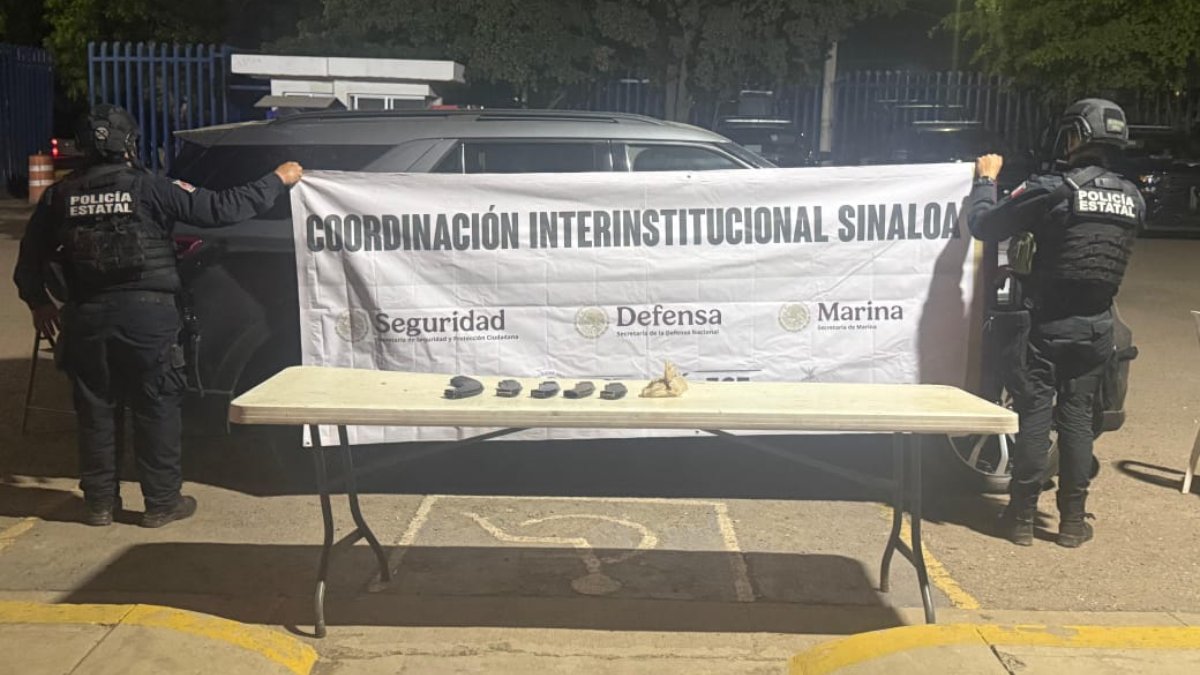 localizan camioneta abandonada con cargadores para arma larga y municiones en culiacan