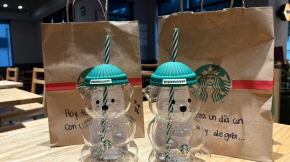 Llega el Oso Bearista de Starbucks a México; sinaloenses madrugan para comprarlo