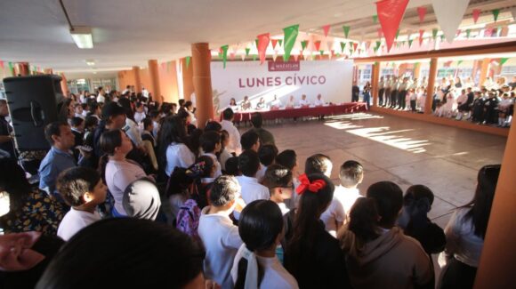 Llevan el Lunes Cívico en la Primaria General Ángel Flores de Mazatlán, Sinaloa