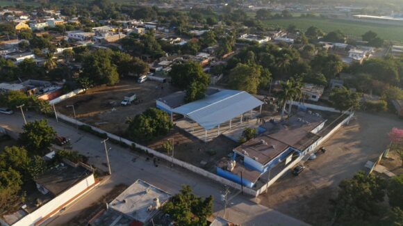 Llevan el último Lunes Cívico de 2025 a Escamillas e inaugura Estrella Palacios techumbre y cancha de usos múltiples